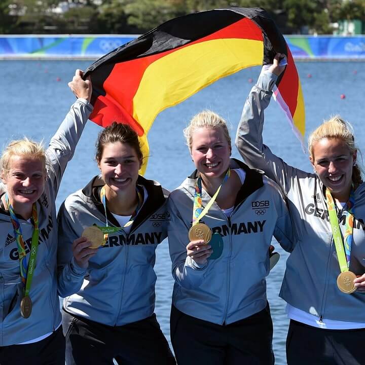 firo : 11.08.2016
Olympia 2016, Olympische Sommerspiele 2016 in Rio,
Olympic Games,
Rudern Jubel beim Frauen Doppelvierer , Frauen 
Siegerehrung mit Medaille , Goldmedaille
 Annekatrin Thiele, Carina Baer, Julia Lier and Lisa Schmidla of Germany with their gold medals |
